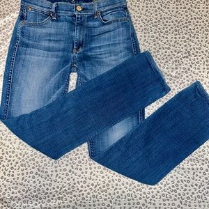 7 For All Mankind • Womans Modern Straight • Size 27